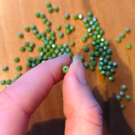10 x Facettierte Glasperlen | in Olivgrün | 4 mm | Für Mikromakramee, Schmuck & DIY‘s