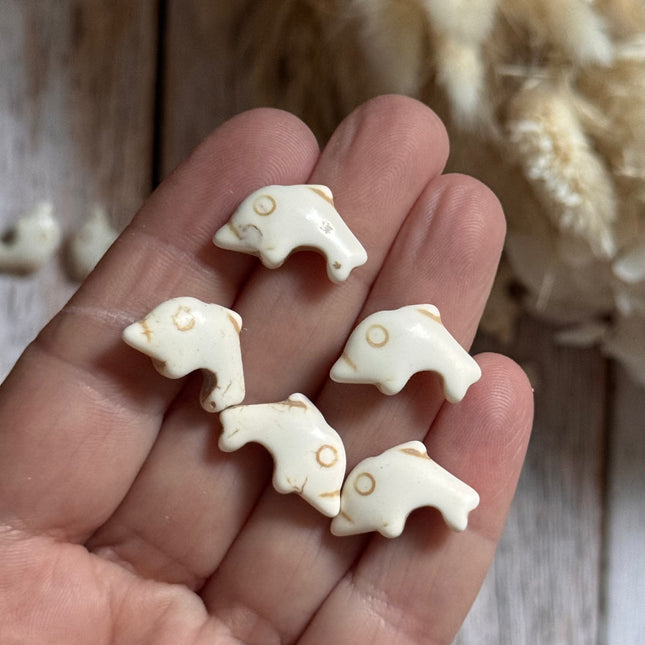 2 x Delfinperle aus Keramik | in Natur/Türkis | 13 x 22 mm| Für Mikromakramee, Schmuck & DIY‘s