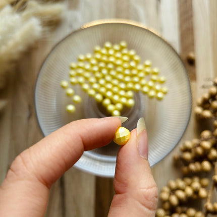 5 x Facettierte Glasperlen | in Pastel Yellow | 8mm | Für Mikromakramee, Schmuck & DIY‘s