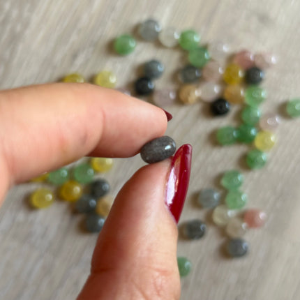 10 x Edelsteinperle | Mischung aus Aquamarin & Rhodonit | 6 x 8 mm | Für Mikromakramee, Schmuck & DIY‘s