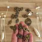 1 x Bronze leaf pendant with eyelet | 2.6 x 1.4 mm | For micro-macrame, jewelry & DIYs