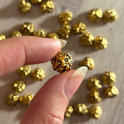 1 x Löwenkopf-Perle | aus Zink | in Gold | 13 x 12 mm | Für Mikromakramee, Schmuck & DIY‘s