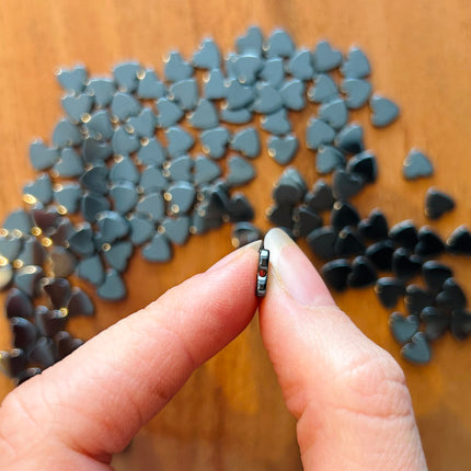 5 x Hematite Hearts | in Anthracite | For Micromacrame, Jewelry &amp; DIY Projects