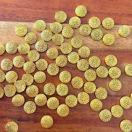 1 x Runde Perle mit Blume | in Gold | 9,5 x 9 mm | Für Mikromakramee, Schmuck & DIY‘s