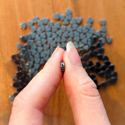 5 x Hematite Hearts | in Anthracite | For Micromacrame, Jewelry &amp; DIY Projects