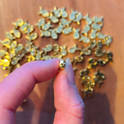 2 x Fisch-Perle aus Metall | in Goldoptik | Für Mikromakramee, Schmuck & DIY‘s