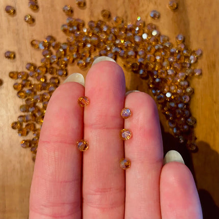 10 x Facettierte Glasperlen | in Champagner | 4 mm | Für Mikromakramee, Schmuck & DIY‘s