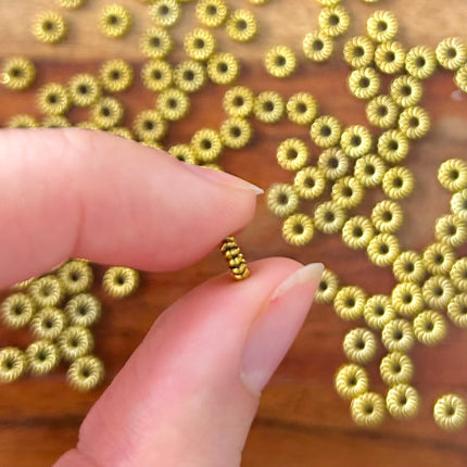 5 x Runde Perle | aus Zink | in Altgold | 5 x 5 mm | Für Mikromakramee, Schmuck & DIY‘s