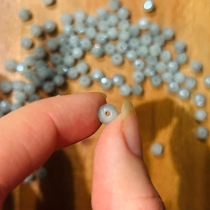 5 x Facettierte Glasperlen | in Hellgrau | 6 mm | Für Mikromakramee, Schmuck & DIY‘s