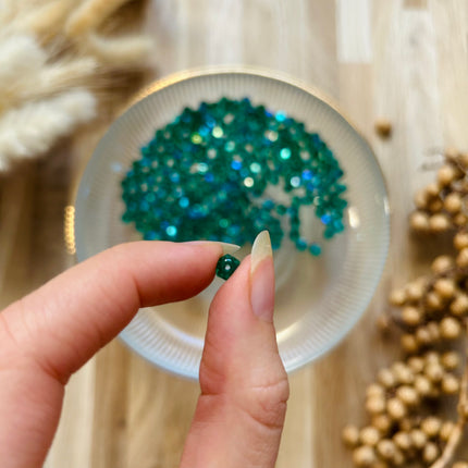 5 x Facettierte Glasperlen| in Smaragd | 6 mm |Für Mikromakramee, Schmuck & DIY‘s