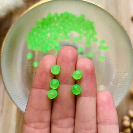 5 x Facettierte Glasperlen | in Matt Neon Grün | 6 mm | Für Mikromakramee, Schmuck & DIY‘s