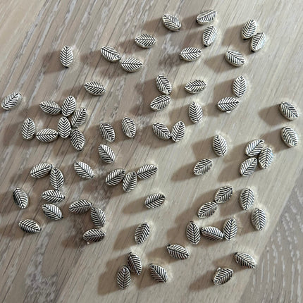 1 x Blatt-Perle | aus Zink | in Silber | 9 x 6 mm | Für Mikromakramee, Schmuck & DIY‘s