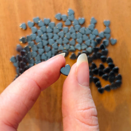 5 x Hematite Hearts | in Anthracite | For Micromacrame, Jewelry &amp; DIY Projects