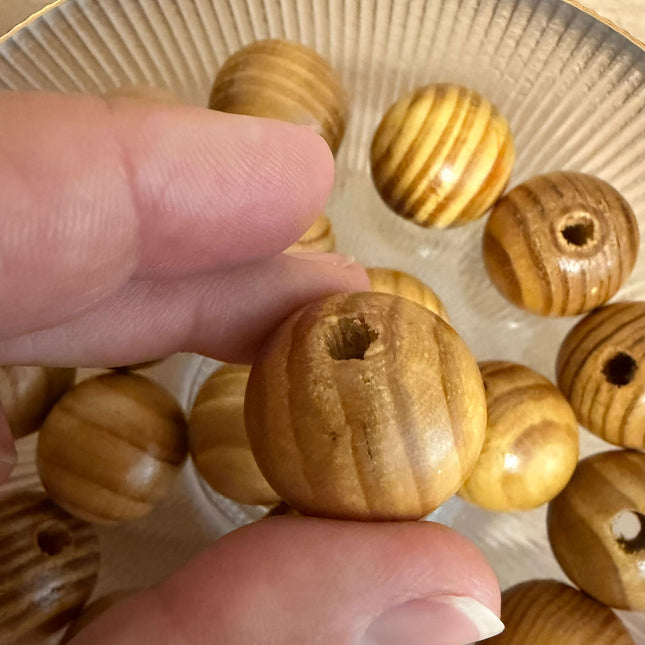 20 x Holzperlen groß, Durchmesser 2,5 cm, Bohrung circa 4-5 mm für Makramee Arbeiten
