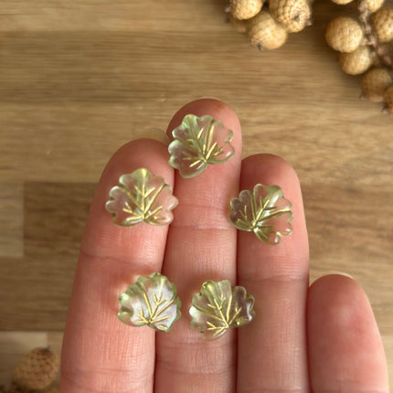 1 x Blatt-Perle aus Acryl | in Hellgrün | Für Mikro-Makramee, Schmuck & DIY‘s