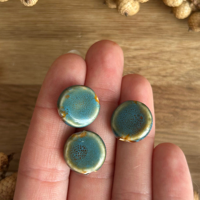 3 x flache, runde Perlen aus Keramik | in Türkis-Grün| Für Mikro-Makramee, Schmuck & DIY‘s