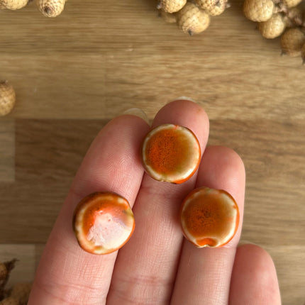 3 x flache, runde Perlen aus Keramik | in Orange | Für Mikro-Makramee, Schmuck & DIY‘s