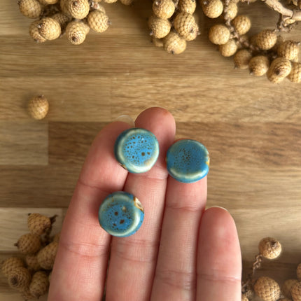 3 x flache, runde Perlen aus Keramik | in Türkis-Blau| Für Mikro-Makramee, Schmuck & DIY‘s