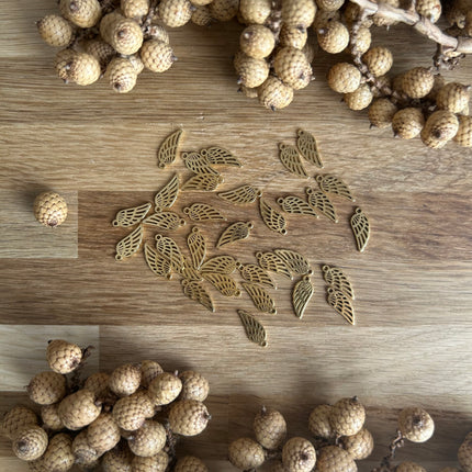 1 x Flügel-Anhänger | in Gold | Für Mikromakramee, Schmuck & DIY’s