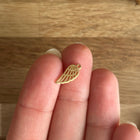 1 x Flügel-Anhänger | in Gold | Für Mikromakramee, Schmuck & DIY’s