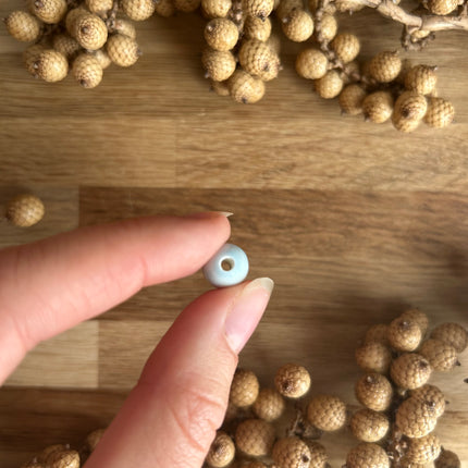 5 x runde Perlen aus Keramik | in Eisblau | Für Mikromakramee, Schmuck & DIY‘s