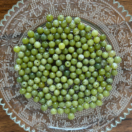 10 x Natursteinperle aus südlicher Jade | in Olivgrün | 6 mm | Für Mikromakramee, Schmuck & DIY‘s