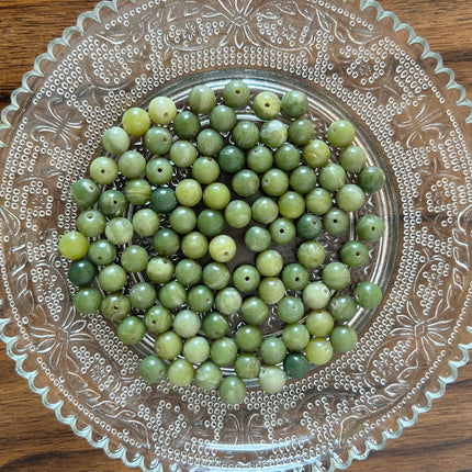 10 x Natursteinperle aus südlicher Jade | in Olivgrün | 8 mm | Für Mikromakramee, Schmuck & DIY‘s