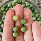 10 x Natursteinperle aus südlicher Jade | in Olivgrün | 8 mm | Für Mikromakramee, Schmuck & DIY‘s