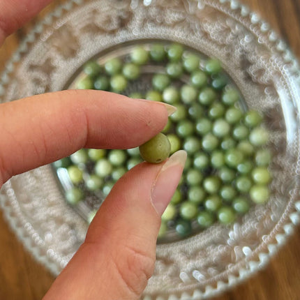 10 x Natursteinperle aus südlicher Jade | in Olivgrün | 8 mm | Für Mikromakramee, Schmuck & DIY‘s
