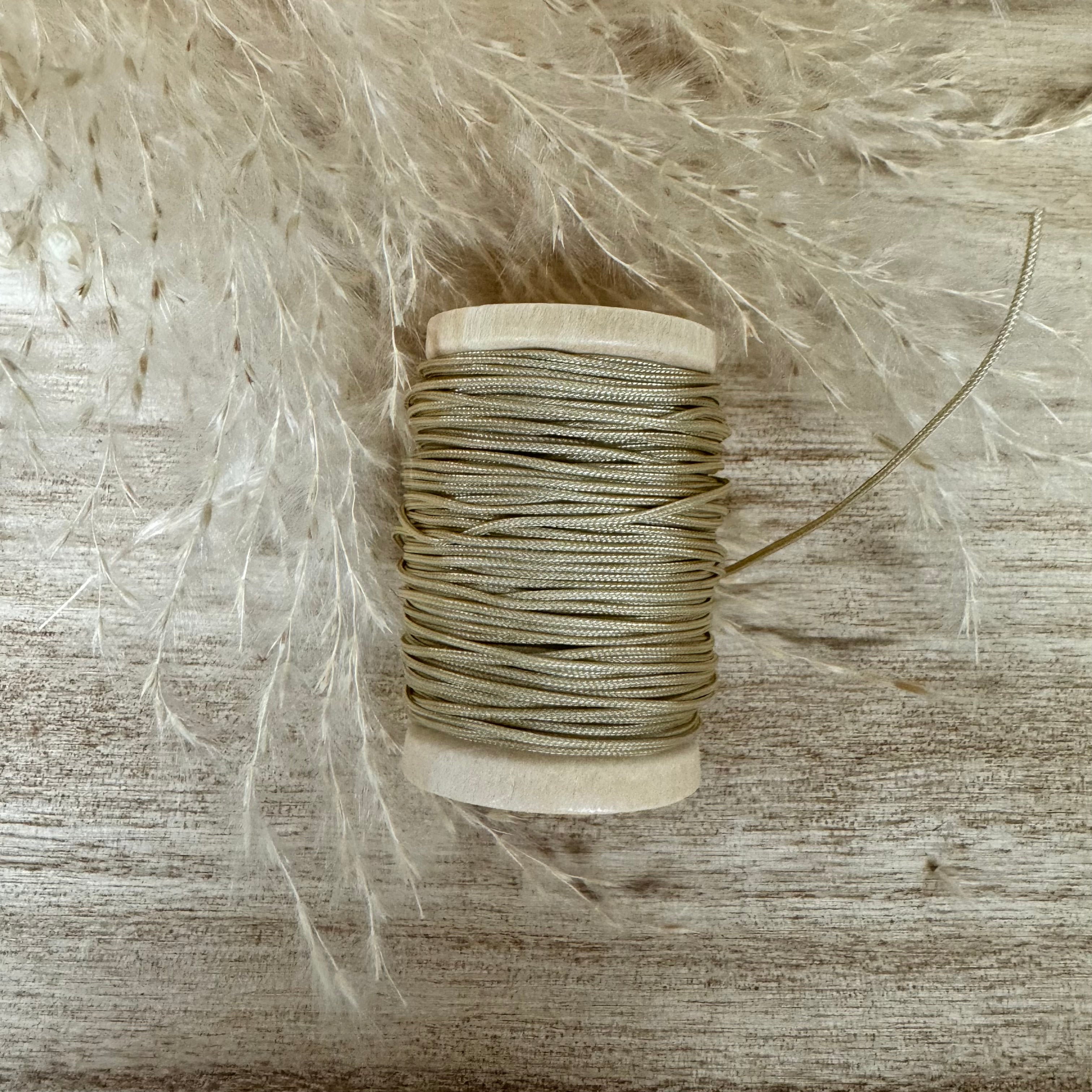 Beige ungewachstes Nylon Garn 1 mm für Makramee Schmuckherstellung  DIY