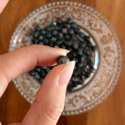10 x Edelsteinperle aus Spektrolith | in Grau-Schwarz | 8 mm | Für Mikromakramee, Schmuck & DIY‘s