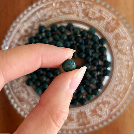 10 x Edelsteinperle aus Moosachat | in Dunkelgrün | 8 mm | Für Mikromakramee, Schmuck & DIY‘s