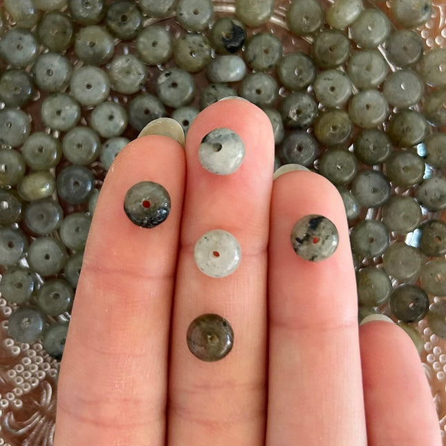 10 x Edelsteinperle aus Labradorit | in Grau | 5 x 8 mm | Für Mikromakramee, Schmuck & DIY‘s