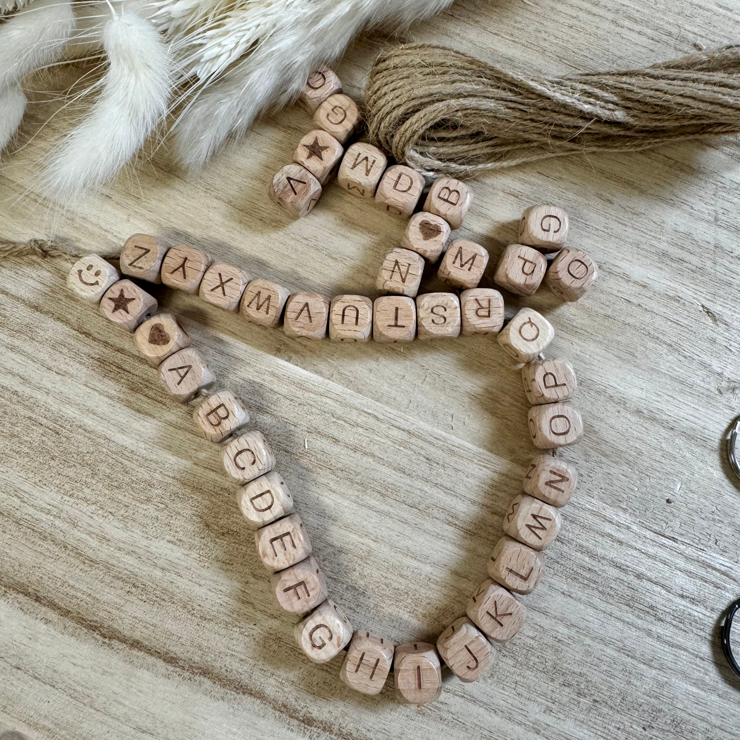 Buchstaben Perlen Armbänder Schlüsselanhänger aus Buchenholz