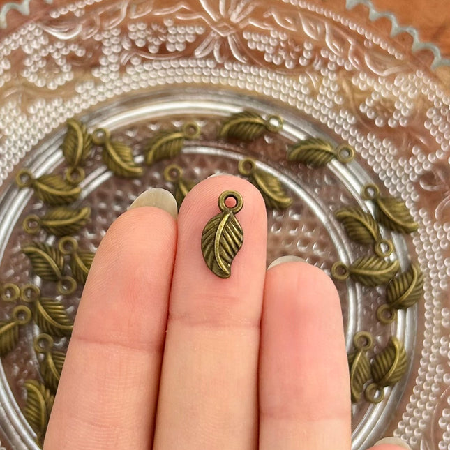 1 x Blatt Anhänger | in Bronze | 14 x 7 mm | Für Mikromakramee, Schmuck & DIY‘s