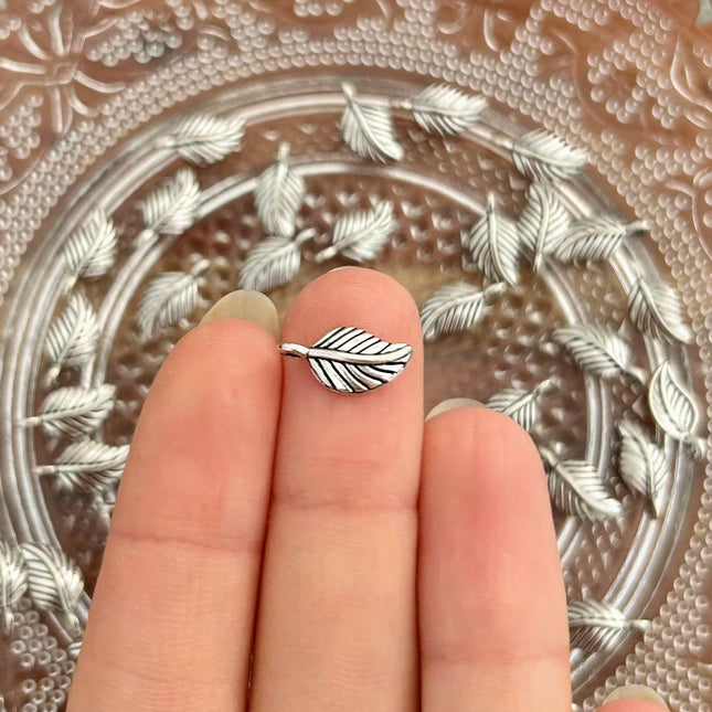 1 x Blatt Anhänger | in Silber | 14 x 7 mm | Für Mikromakramee, Schmuck & DIY‘s