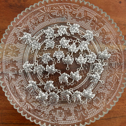 1 x Ahornblatt-Verbinder | in Silber | 21,5 x 14 mm | Für Mikromakramee, Schmuck & DIY‘s