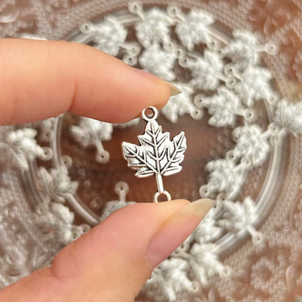 1 x Ahornblatt-Verbinder | in Silber | 21,5 x 14 mm | Für Mikromakramee, Schmuck & DIY‘s