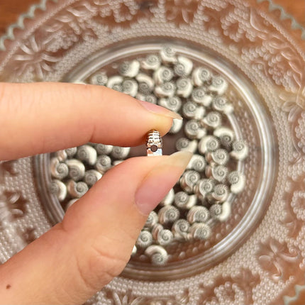 1 x Schneckenmuschel Perle | in Silber | 8 x6 mm | Für Makramee, Schmuck & DIY‘s