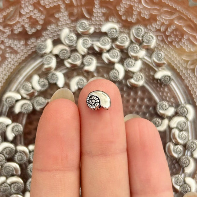 1 x Schneckenmuschel Perle | in Silber | 8 x6 mm | Für Makramee, Schmuck & DIY‘s