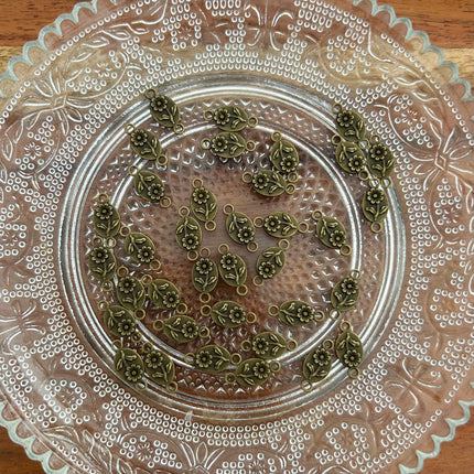 1 x Ovaler Verbinder mit Blume | in Bronze | 15 x 7 mm | Für Mikromakramee, Schmuck & DIY‘s