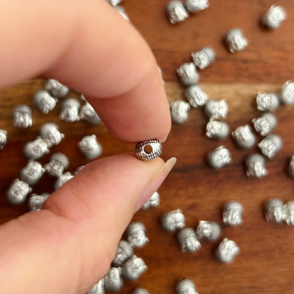 1 x Buddhakopf-Perle | in Silber | 7 x 6 mm | Für Mikromakramee, Schmuck & DIY‘s