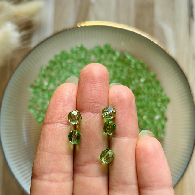 5 x Facettierte Glasperlen | in Peridot | 6 mm | Für Mikromakramee, Schmuck & DIY‘s
