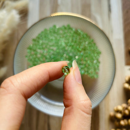 5 x Facettierte Glasperlen | in Peridot | 6 mm | Für Mikromakramee, Schmuck & DIY‘s