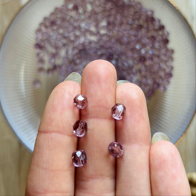 5 x Facettierte Glasperlen | in Light Amethyst | 6 mm  Für Mikromakramee, Schmuck & DIY‘s