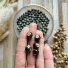 10 x runde Perlen aus Keramik | in Grün | Für Mikromakramee, Schmuck & DIY‘s