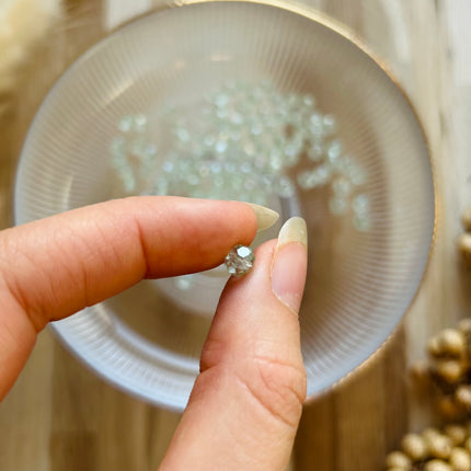 5 x Facettierte Glasperlen | in Hellgrün| 6 mm | Für Mikromakramee, Schmuck & DIY‘s