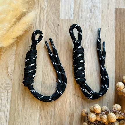 1 x Schlüsselanhänger aus Paracord | in Schwarz-Weiß | brightstarsdesign