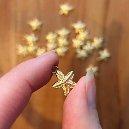 1 x Seestern-Anhänger aus Metall | in Gold | Für Makramee, Schmuck & DIY‘s