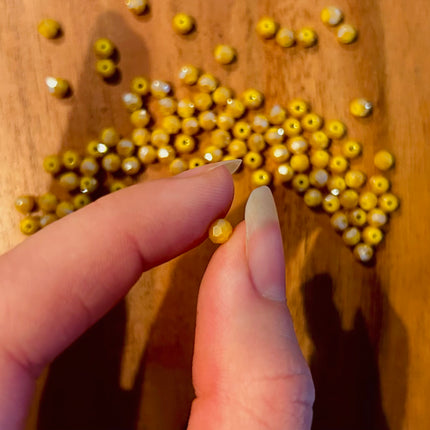 10 x Facettierte Glasperlen | in Amber-Gelb | 4 mm | Für Mikromakramee, Schmuck & DIY‘s